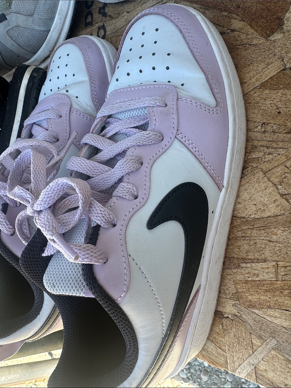 Nike Women’s Lavender, White & Black Low-Top Sneakers